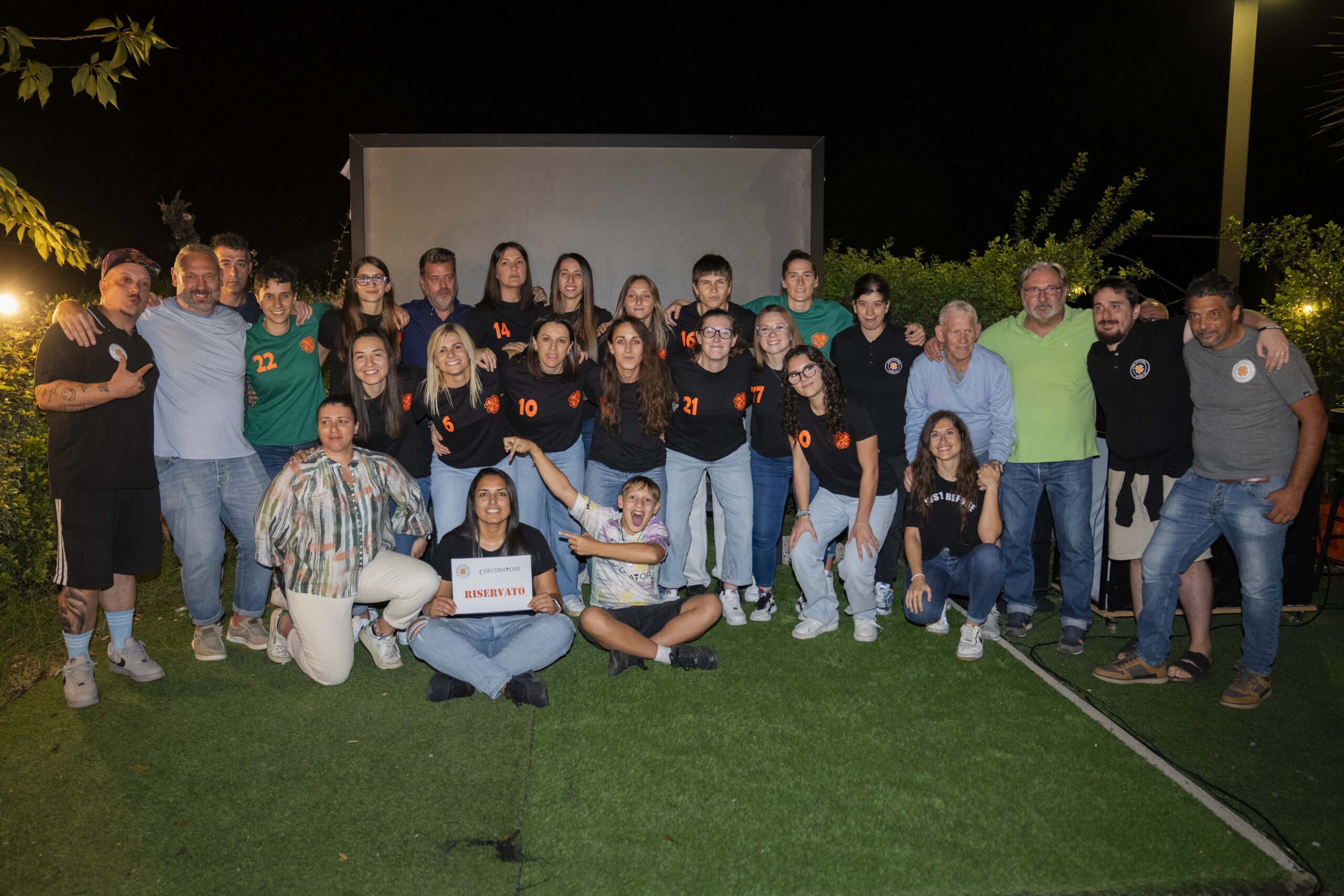 a dirigenza, lo staff e la squadra del Pistoia Women C5 durante la presentazione alla Fortezza 59.